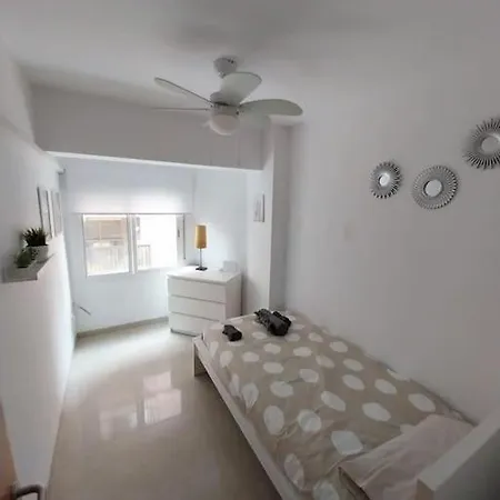 Apartment Veguita 2: Piso Renovado A 3 Min De La Playa *